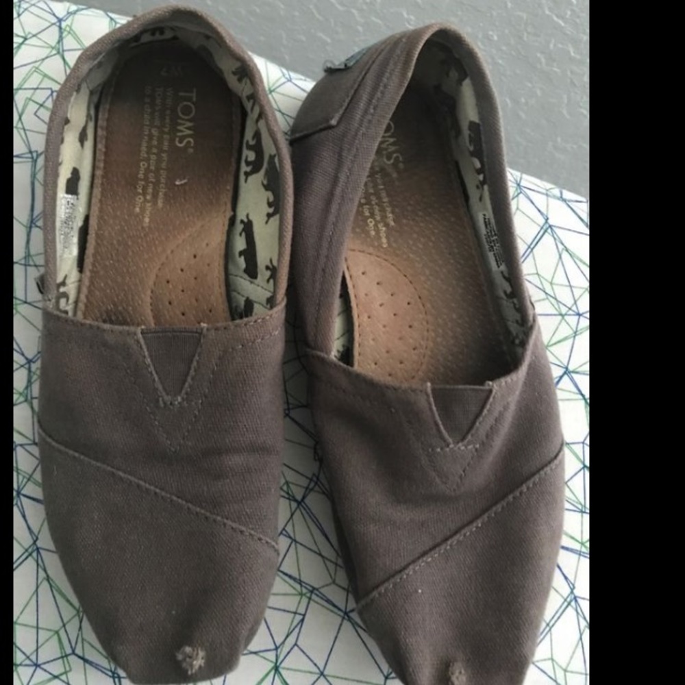 Toms tan color